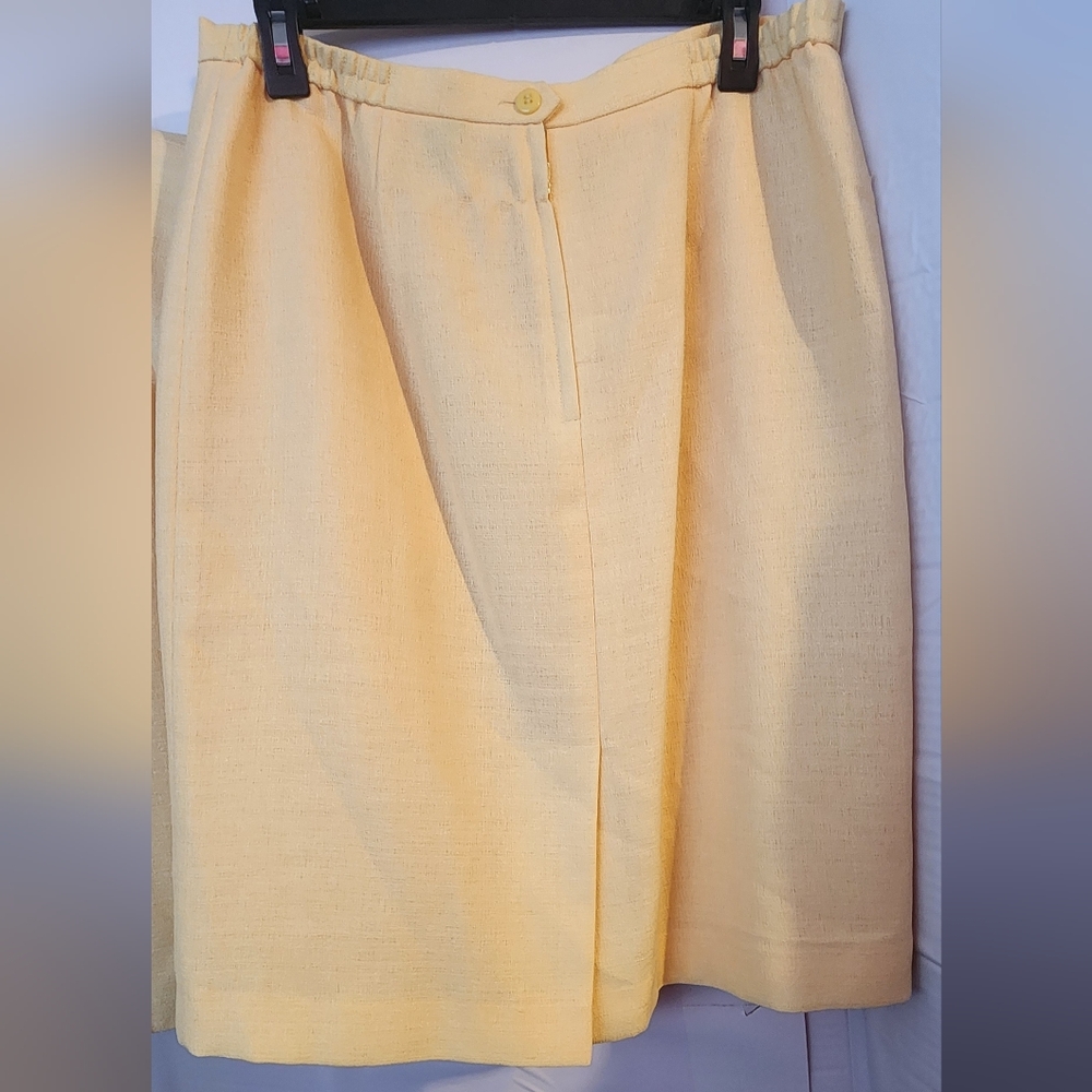 Le Suit Yellow Blazer and Skirt Set‎ Sz 8p NWT - Picture 5 of 13